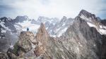 Sur l'arête sommitale