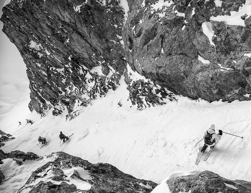Concentrés dans le beau couloir de la Terrasse.