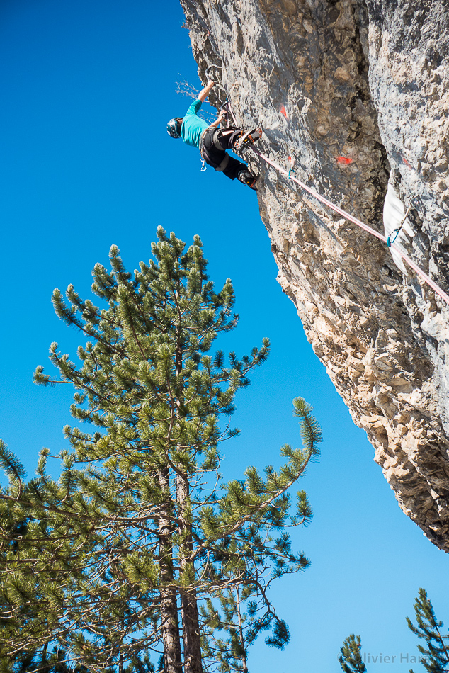 Too hard to leave the sun: we start with some dry tooling in the Dévoluy!